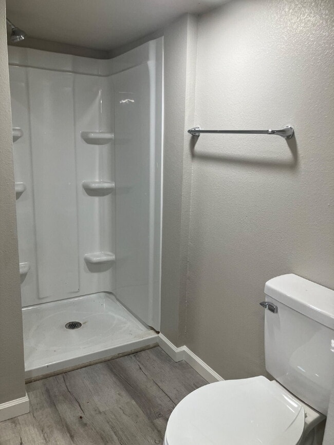 Building Photo - Now Leasing – Fully Renovated 1 Bed / 1 Ba...