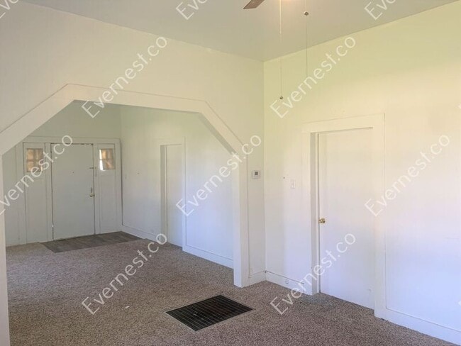 Building Photo - 220 63rd St S