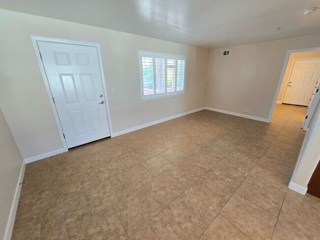 Foto del edificio - Charming & Bright 2BD/2BA Apartment in Mid...