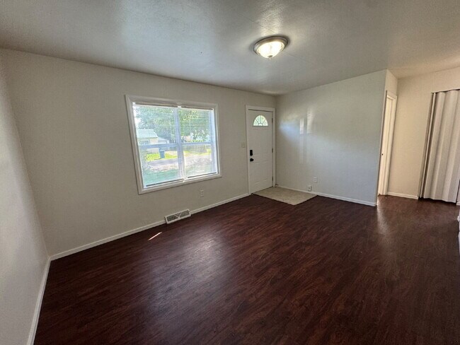 Foto del edificio - Fresh Start — Remodeled 2 Bed with Garage & Fenced Yard