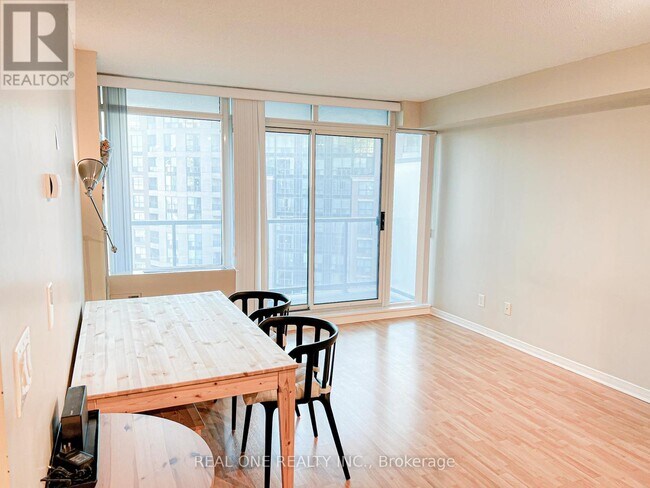 Photo du bâtiment - 5508 Yonge St