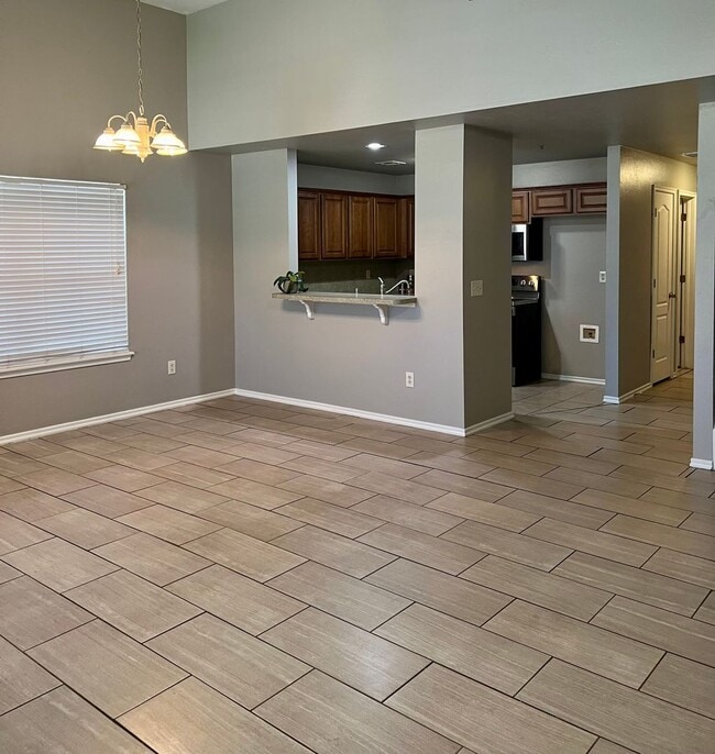 Building Photo - Renovated 3 bd/2 bath Home with 2-car Garage