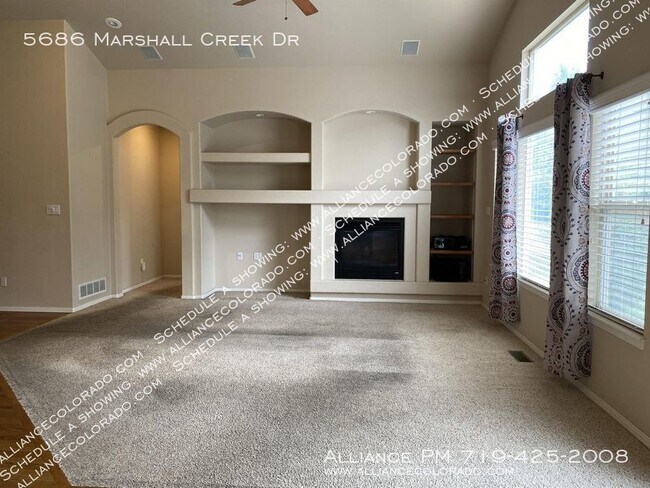 Foto del edificio - 5686 Marshall Creek Dr