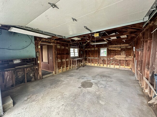 Foto del edificio - 4242 S Co Rd 50 W