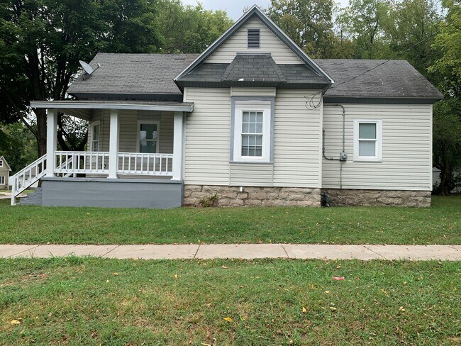 Building Photo - 1230 W Thoman St