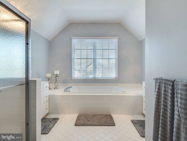 Building Photo - 10857 Hunter Gate Way