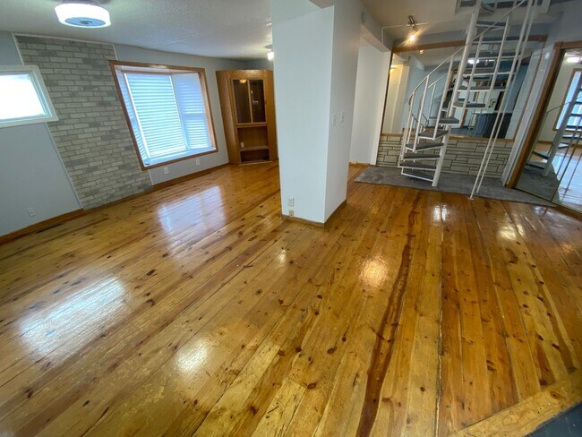 Building Photo - 326 N 34th St