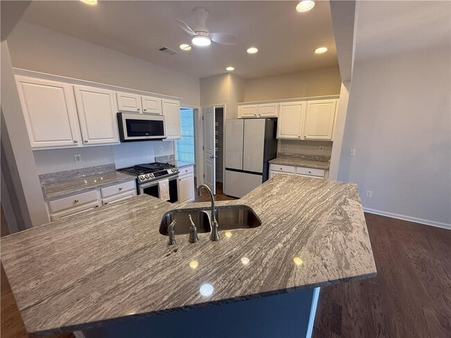 Building Photo - 1460 Vinery Ave