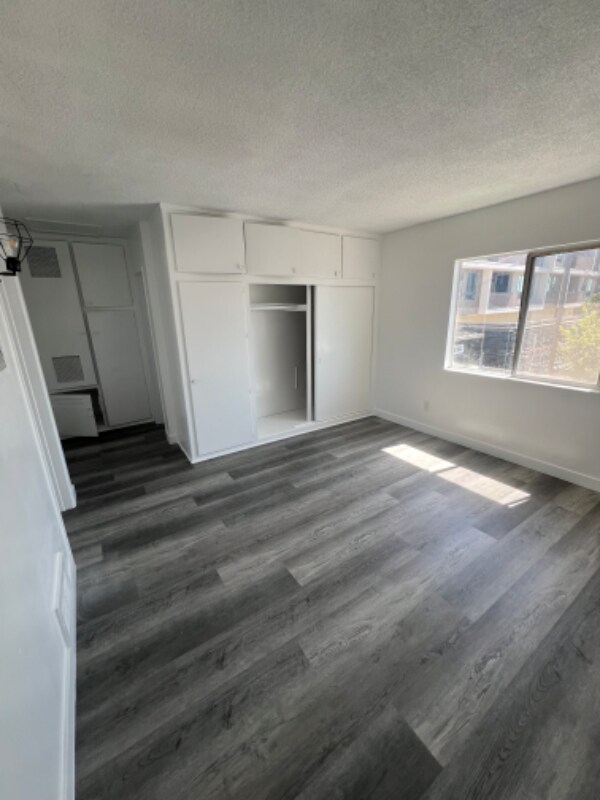 Building Photo - 1612 S Gladys Ave