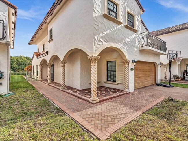 Foto del edificio - 2901 Hidden Harbour St