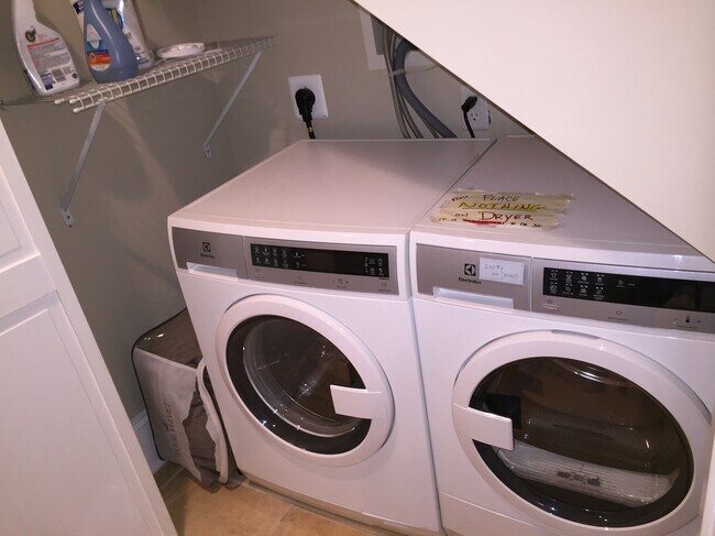 su lavadora/secadora personal - 43 Girard St. NE