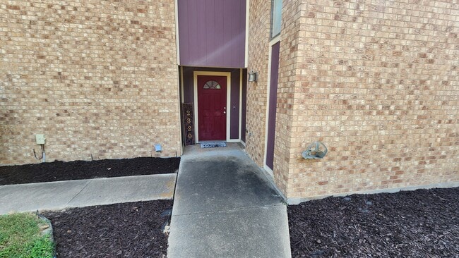 Building Photo - 2320 Aberdeen Dr