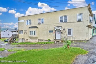 Building Photo - 627 Main St