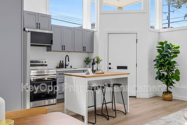 Building Photo - 2730 23rd St
