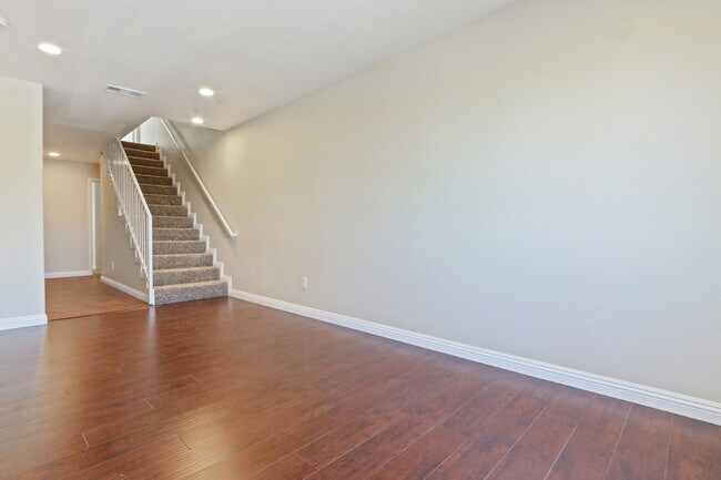Building Photo - 827 N Brannick Ave
