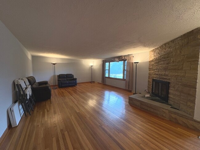 Foto del edificio - 260 N St Marys Rd