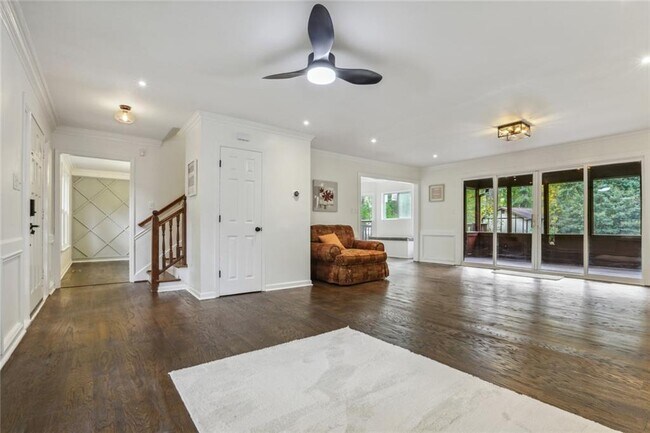 Foto del edificio - 2444 Webb Gin House Rd SW