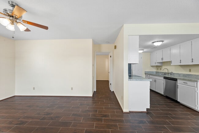 Building Photo - 717 Cedar Bayou Rd