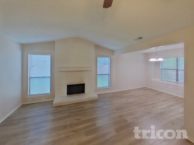 Foto del edificio - 133 Brockway Dr