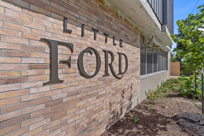 Foto del edificio - 100 Mockingbird Ln W