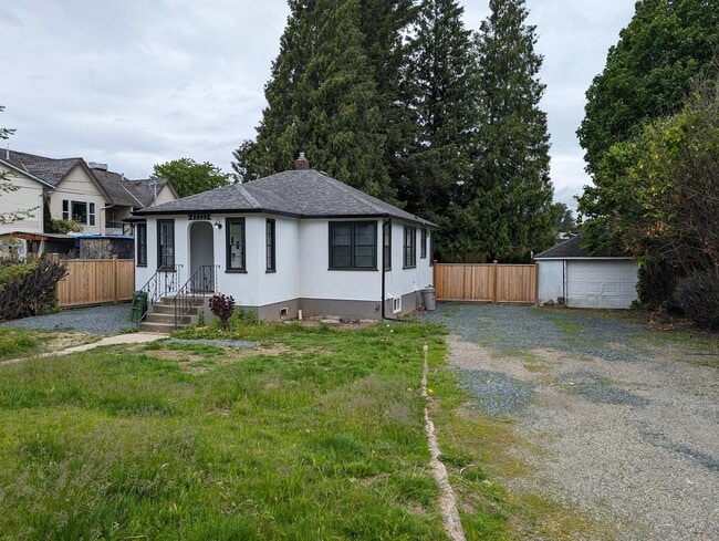 Building Photo - 45723 Lewis Ave