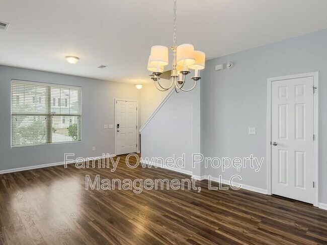 Foto del edificio - 159 Meadow Wood Rd