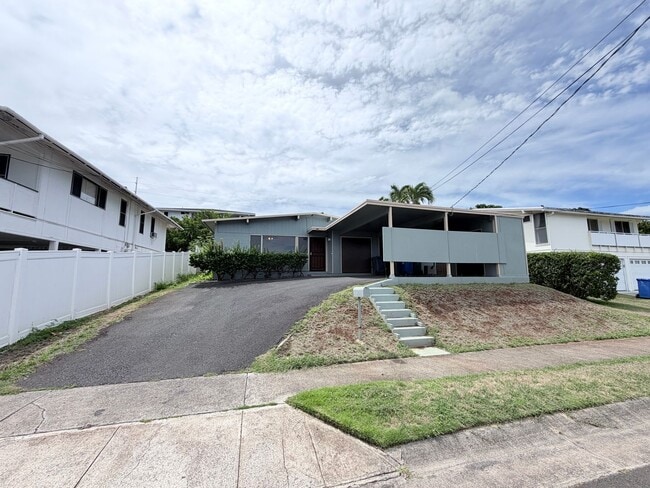 Building Photo - 1427 Puanakau St