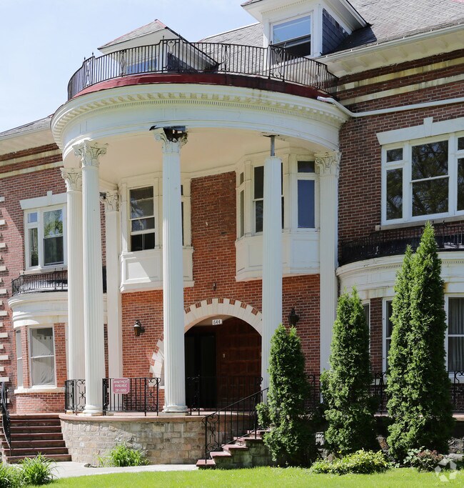 Foto del edificio - 644 Madison Ave