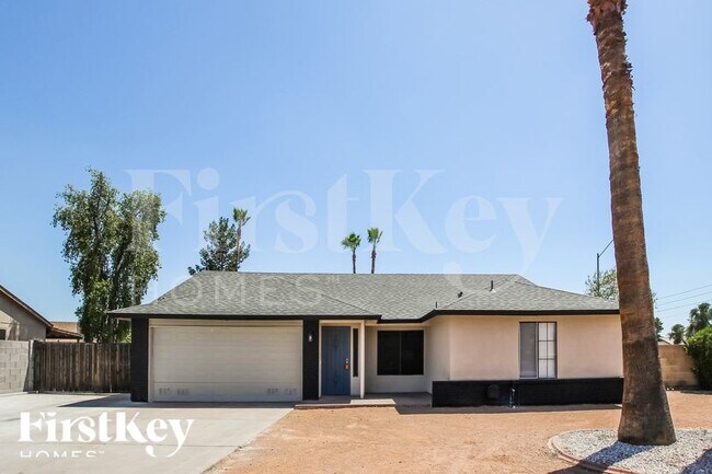 Building Photo - 4237 W Grovers Ave