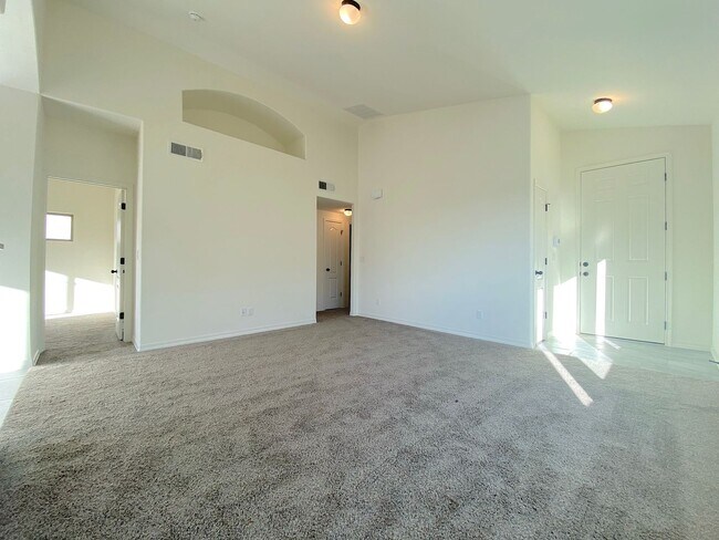 Building Photo - East El Paso 3 bed Refrig A/C