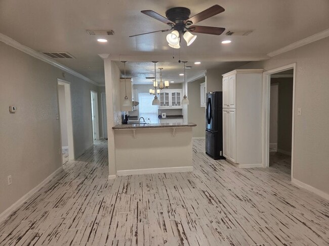 Building Photo - 3807 Sailfish Ln