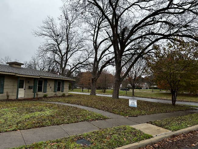 Building Photo - 1401 Springdale St