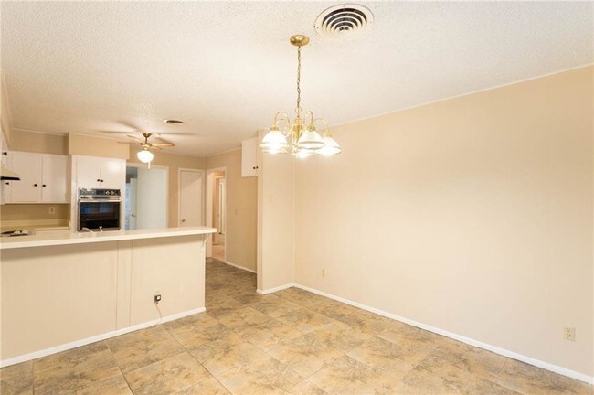 Building Photo - 709 Wyche Dr