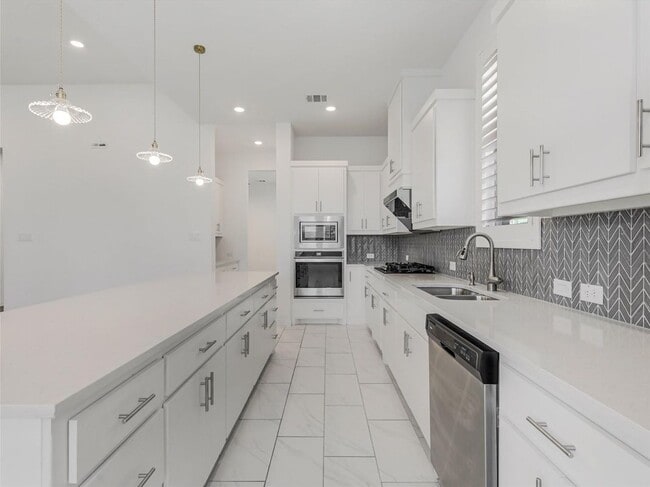 Building Photo - 8308 Pine Valley Dr