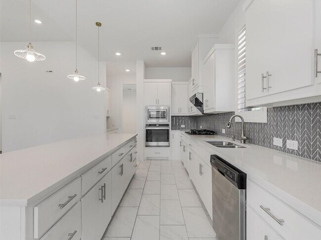 Foto del edificio - 8308 Pine Valley Dr