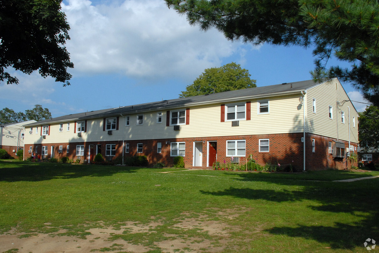 Primary Photo - Tall Tree Apartments