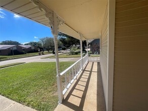 Building Photo - 302 Yorkshire Ct