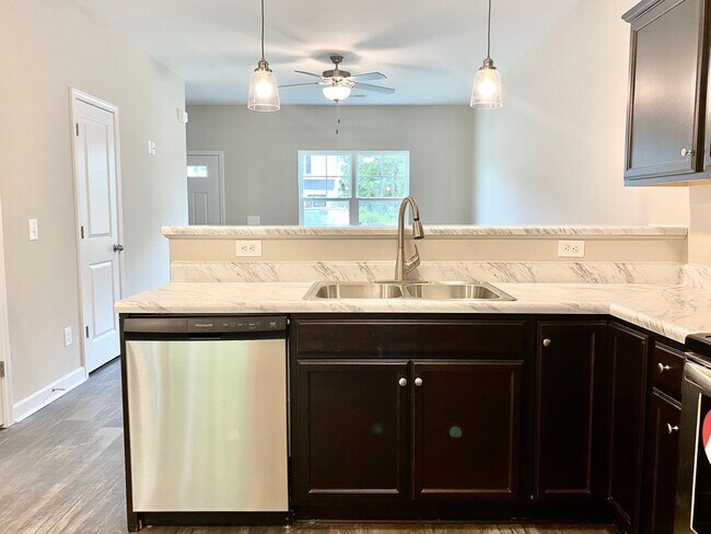 Foto del edificio - Well maintained Townhome in Piney Green!