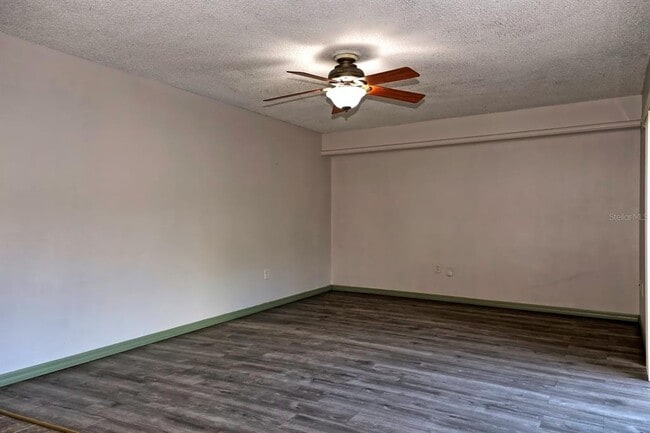 Building Photo - 5289 Middle Ct