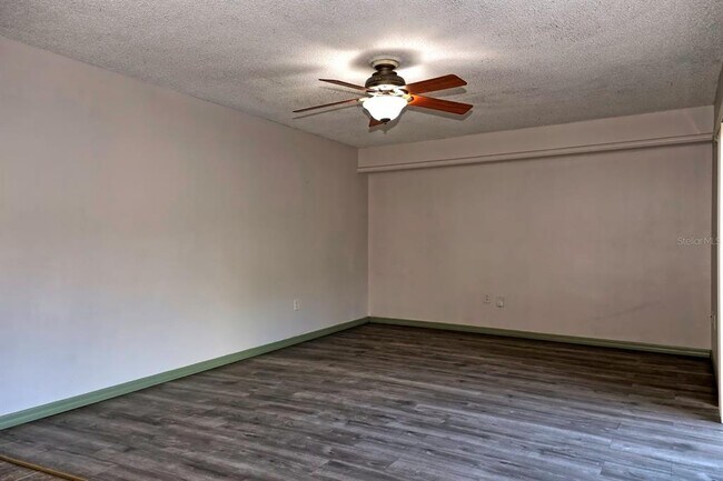 Foto del edificio - 5289 Middle Ct