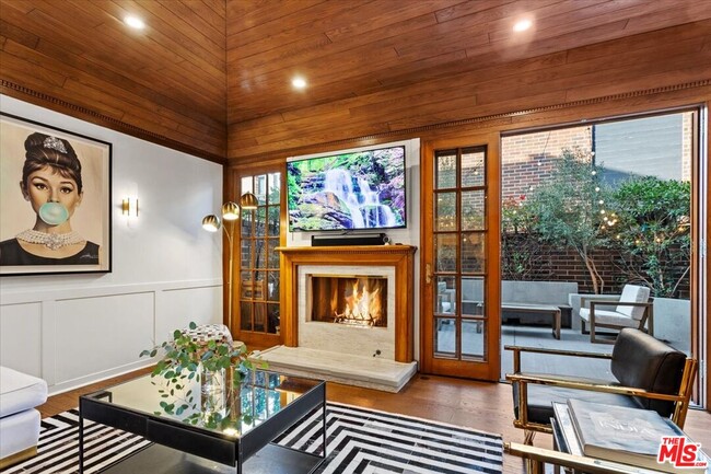 Foto del edificio - 9311 Burton Wy