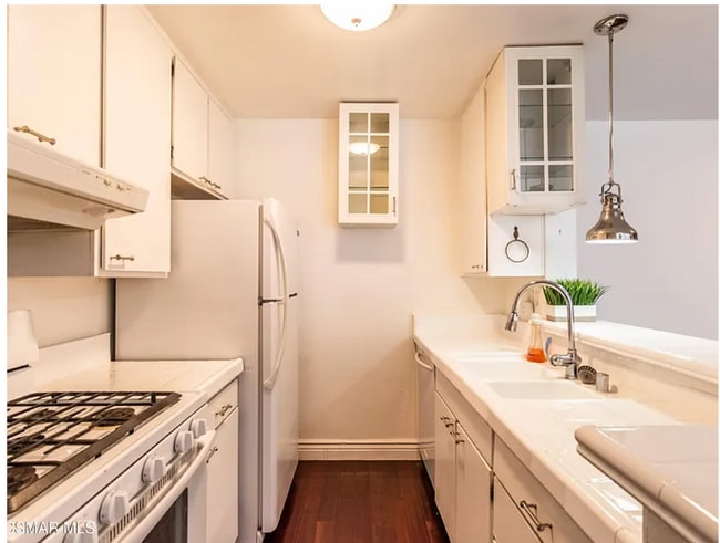 Building Photo - 18645 Hatteras St