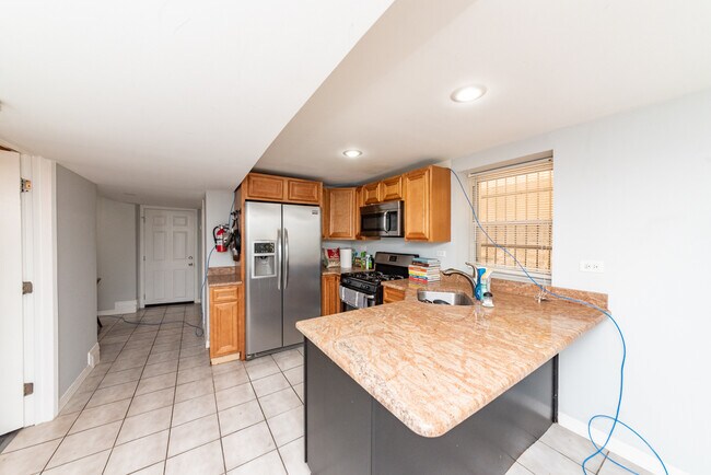 Foto del edificio - 2833 N Albany Ave