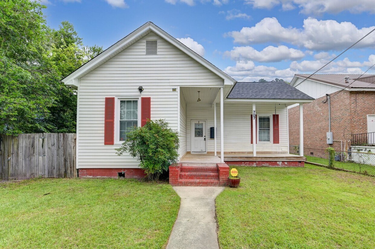 Foto principal - Charming 3 bedroom Home Steps from USC loc...