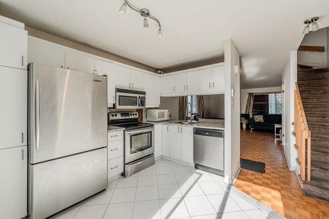 Building Photo - 259 Rue Jean-Chauvin