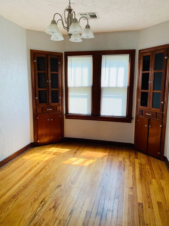 Foto del edificio - 1136 NW Oak Ave