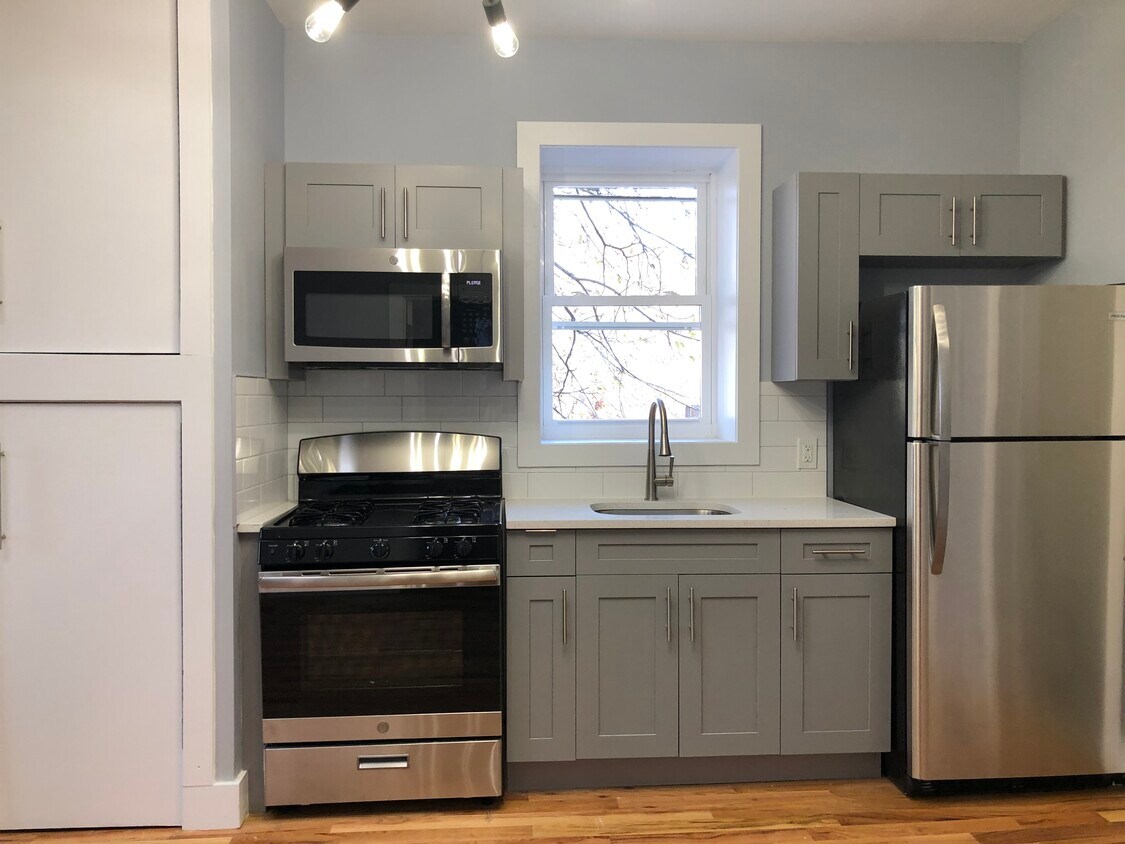 Primary Photo - 161 Bergen Ave