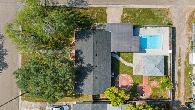 Foto del edificio - 218 W Williamson Ave