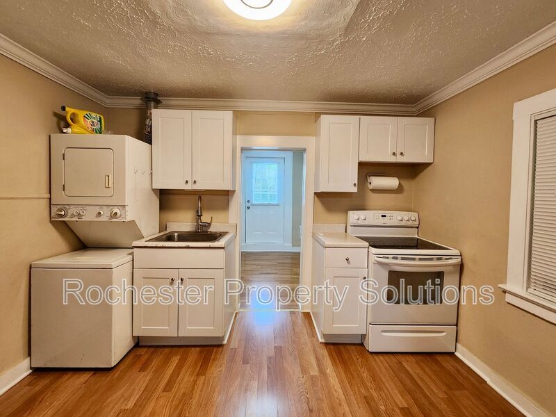 Primary Photo - 51 Fleming St