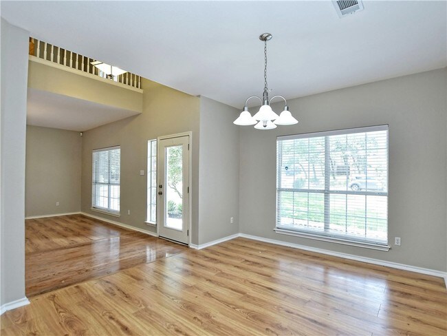 Foto del edificio - 7021 Gentle Oak Dr